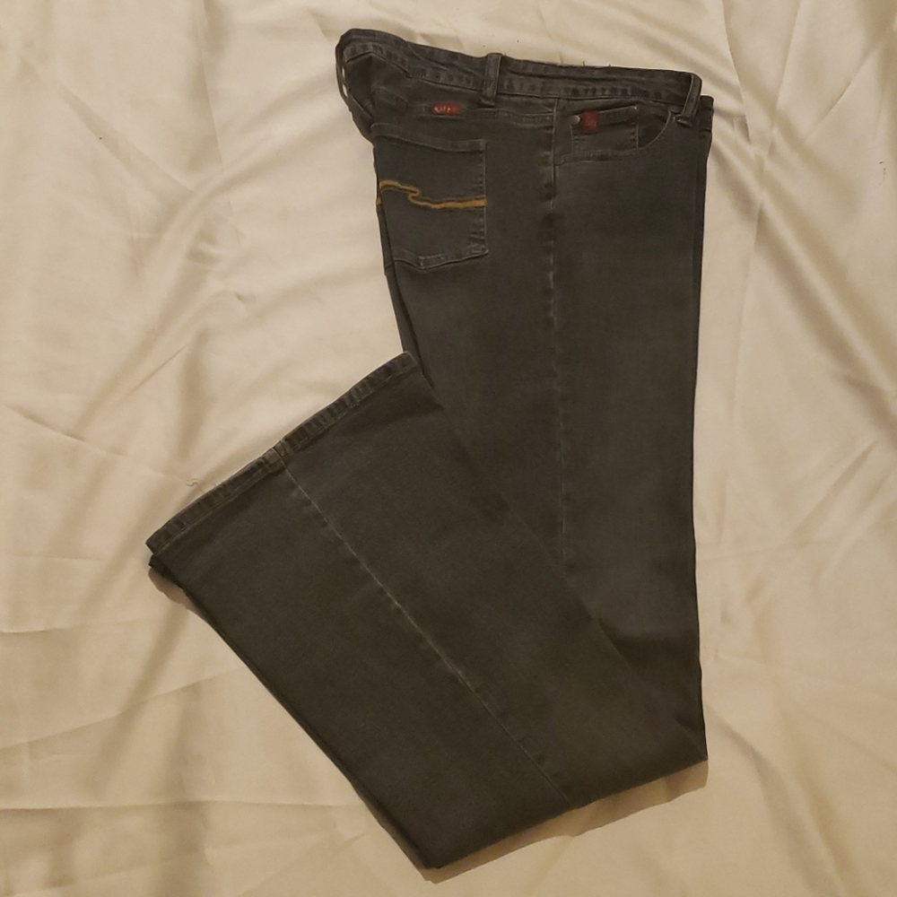 tilt Jean's